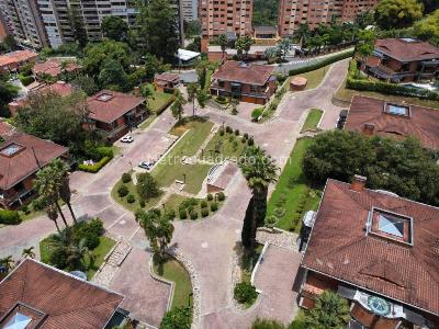 Casa de 4 alcobas en venta en El Poblado, Medellín, 1520 m² · foto 5 de 20