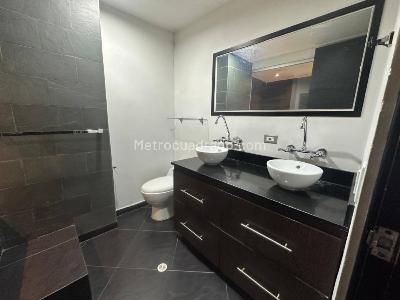 Apartamento de 2 alcobas en arriendo en Laureles, Medellín, 120 m² · foto 15 de 18