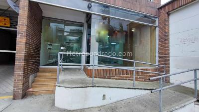 Retail space for rent in Manchester, Bello