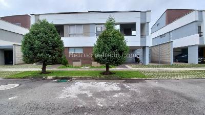 Casa de 3 alcobas en venta en Barro Blanco, Rionegro, 200 m² · foto 2 de 19
