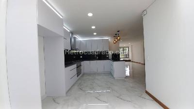 Casa de 4 alcobas en venta en Barro Blanco, Rionegro, 275 m² · foto 11 de 20