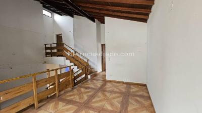 Casa de 4 alcobas en arriendo en La Aguacatala, Medellín, 403 m² · foto 2 de 17