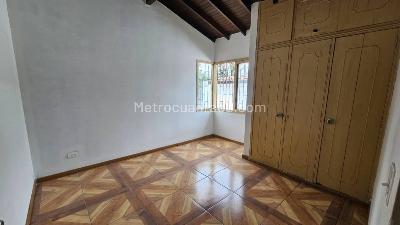 Casa de 4 alcobas en arriendo en La Aguacatala, Medellín, 403 m² · foto 3 de 17
