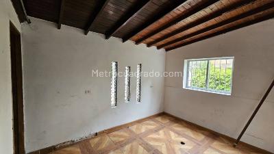 Casa de 4 alcobas en arriendo en La Aguacatala, Medellín, 403 m² · foto 6 de 17