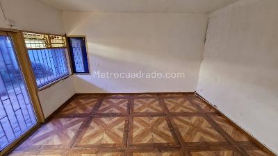 Casa de 4 alcobas en arriendo en La Aguacatala, Medellín, 403 m² · foto 8 de 17