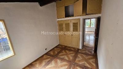 Casa de 4 alcobas en arriendo en La Aguacatala, Medellín, 403 m² · foto 10 de 17