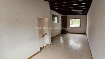 Casa de 4 alcobas en arriendo en La Aguacatala, Medellín, 403 m² · foto 11 de 17