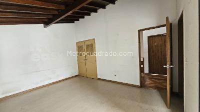 Casa de 4 alcobas en arriendo en La Aguacatala, Medellín, 403 m² · foto 12 de 17