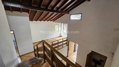 Casa de 4 alcobas en arriendo en La Aguacatala, Medellín, 403 m² · foto 15 de 17