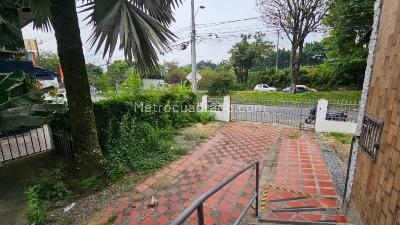 Casa de 4 alcobas en arriendo en La Aguacatala, Medellín, 403 m² · foto 16 de 17