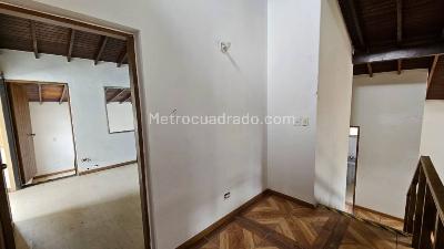 Casa de 4 alcobas en arriendo en La Aguacatala, Medellín, 403 m² · foto 17 de 17