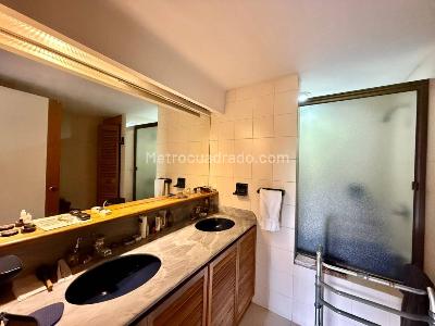 Apartamento de 3 alcobas en venta en El Poblado, Medellín, 198 m² · foto 2 de 19