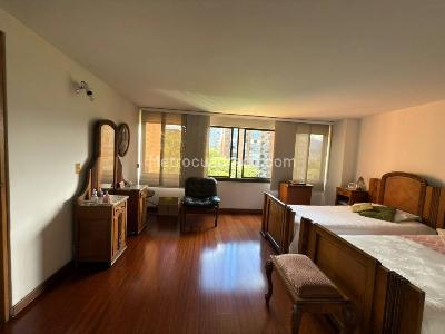 Apartamento de 3 alcobas en venta en El Poblado, Medellín, 198 m² · foto 6 de 19