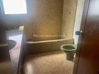 Casa de 4 alcobas en venta en Conquistadores, Medellín, 257 m² · foto 13 de 20