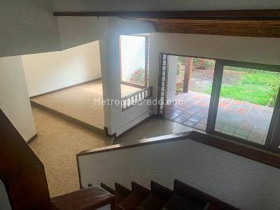 Casa de 4 alcobas en venta en Conquistadores, Medellín, 257 m² · foto 2 de 20