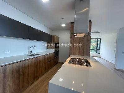Apartamento de 3 alcobas en venta en Las Palmas, Medellín, 140 m² · foto 2 de 12