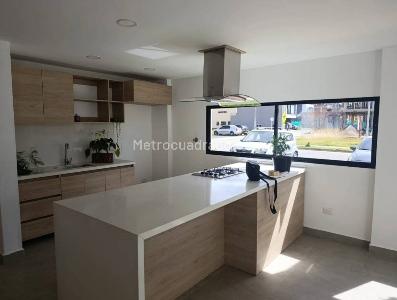 Casa de 3 alcobas en venta en El Porvenir, Rionegro, 220 m² · foto 3 de 20