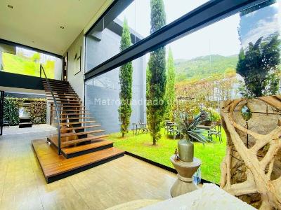 Casa de 5 alcobas en venta en El Poblado, Medellín · foto 3 de 20