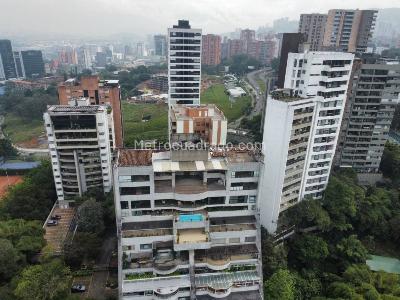 Apartamento de 3 alcobas en venta en El Poblado, Medellín, 730 m² · foto 3 de 20