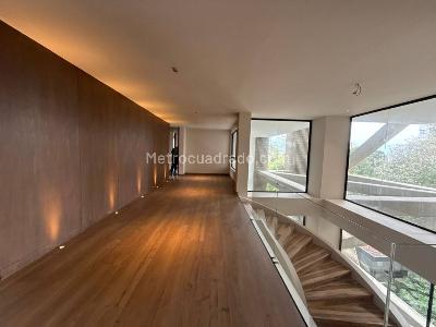 Apartamento de 3 alcobas en venta en El Poblado, Medellín, 475 m² · foto 2 de 17