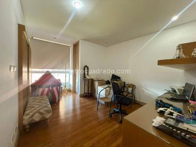 Apartamento de 3 alcobas en venta en Loma De Los Gonzalez, Medellín, 272 m² · foto 17 de 20