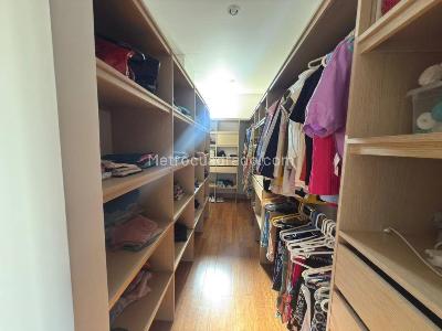 Apartamento de 3 alcobas en venta en Loma De Los Gonzalez, Medellín, 272 m² · foto 19 de 20