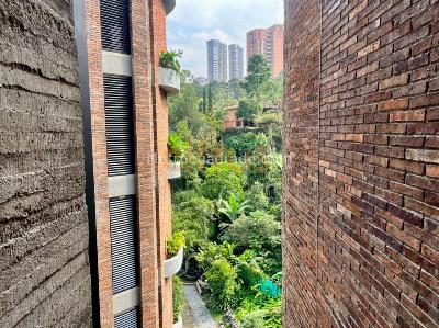 Apartamento de 2 alcobas en venta en El Tesoro, Medellín, 215 m² · foto 12 de 14