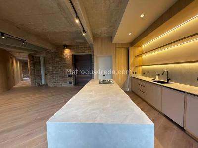 Apartamento de 2 alcobas en venta en El Tesoro, Medellín, 215 m² · foto 2 de 14