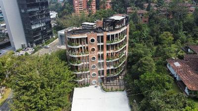 Apartamento de 2 alcobas en venta en El Tesoro, Medellín, 215 m² · foto 6 de 14