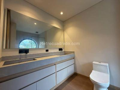 Apartamento de 2 alcobas en venta en El Tesoro, Medellín, 215 m² · foto 8 de 14