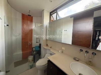Casa de 4 alcobas en venta en San Judas, Sabaneta, 1392 m² · foto 18 de 20