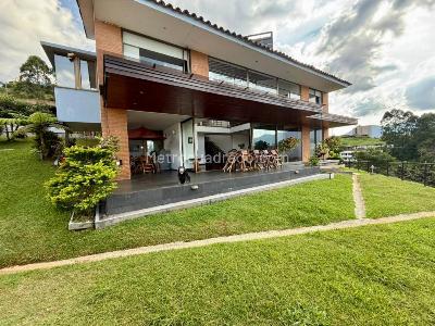 Casa de 4 alcobas en venta en San Judas, Sabaneta, 1392 m² · foto 1 de 20