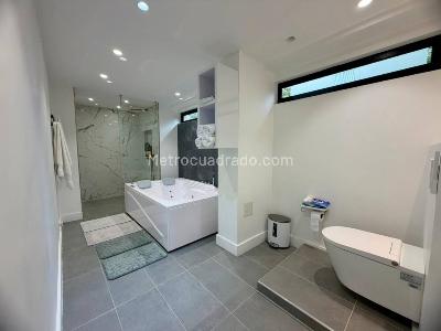 Apartamento de 4 alcobas en venta en Loma Del Campestre, Medellín, 410 m² · foto 17 de 19
