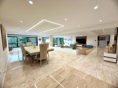 Apartamento de 4 alcobas en venta en Loma Del Campestre, Medellín, 410 m² · foto 2 de 19
