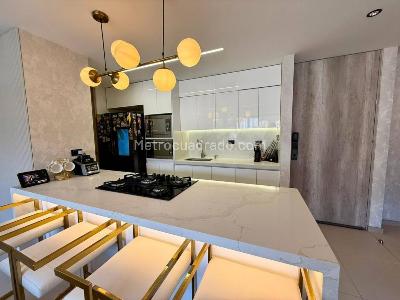 Apartamento de 2 alcobas en venta en El Poblado, Medellín, 121 m² · foto 6 de 18