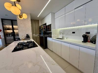 Apartamento de 2 alcobas en venta en El Poblado, Medellín, 121 m² · foto 9 de 18