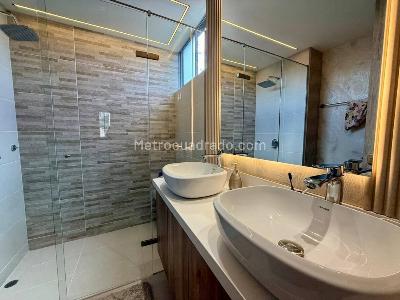 Apartamento de 2 alcobas en venta en El Poblado, Medellín, 121 m² · foto 17 de 18