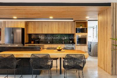 Apartamento de 3 alcobas en venta en El Poblado Loma Del Indio, Medellín, 200 m² · foto 2 de 20