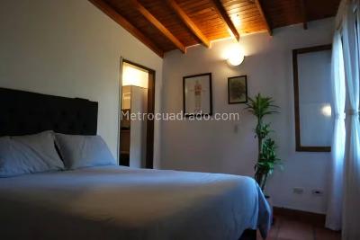 Casa de 5 alcobas en arriendo en Loma Benedictinos, Envigado, 280 m² · foto 3 de 20