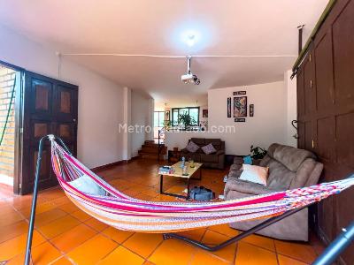 Casa de 5 alcobas en arriendo en Loma Benedictinos, Envigado, 280 m² · foto 18 de 20