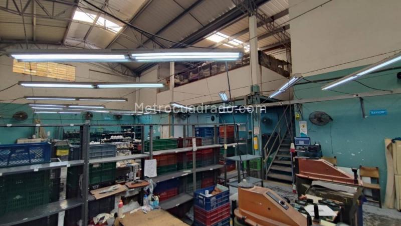 Bodega en Arriendo, Bombona, Medellín - Mehr
