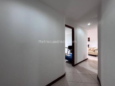 Apartamento de 3 alcobas en venta en El Nogal, Medellín, 82 m² · foto 16 de 20