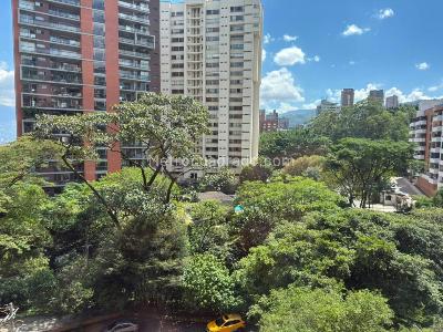 Apartamento de 2 alcobas en venta en El Poblado, Medellín, 77 m² · foto 10 de 20