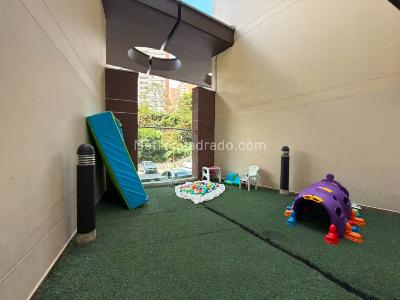 Apartamento de 2 alcobas en venta en El Poblado, Medellín, 77 m² · foto 11 de 20