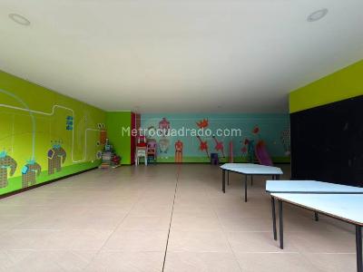Apartamento de 2 alcobas en venta en El Poblado, Medellín, 77 m² · foto 13 de 20