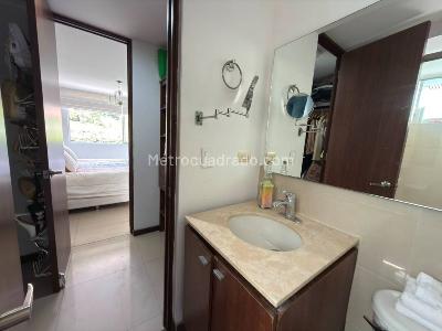 Apartamento de 2 alcobas en venta en El Poblado, Medellín, 77 m² · foto 14 de 20