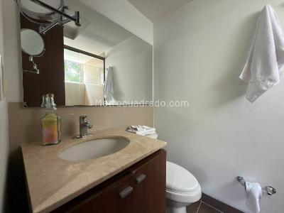 Apartamento de 2 alcobas en venta en El Poblado, Medellín, 77 m² · foto 15 de 20