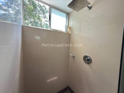 Apartamento de 2 alcobas en venta en El Poblado, Medellín, 77 m² · foto 16 de 20