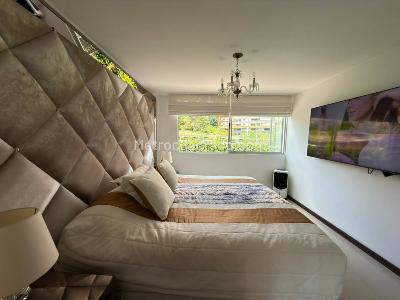 Apartamento de 2 alcobas en venta en El Poblado, Medellín, 77 m² · foto 3 de 20