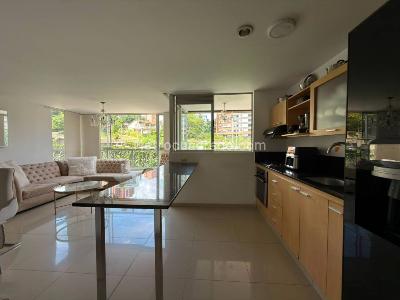Apartamento de 2 alcobas en venta en El Poblado, Medellín, 77 m² · foto 4 de 20